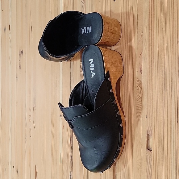 MIA Clogs - Picture 6 of 7